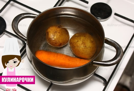 Картофель и морковь для классического салата Оливье